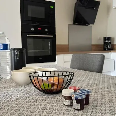 Renovated One Bedroom Capitou 2 Ou 4 People *