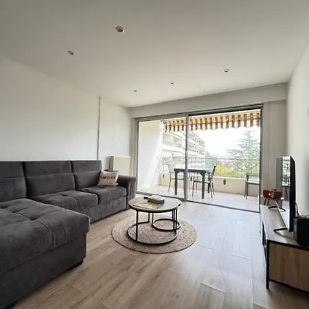 Renovated One Bedroom Capitou 2 Ou 4 People Lejlighed